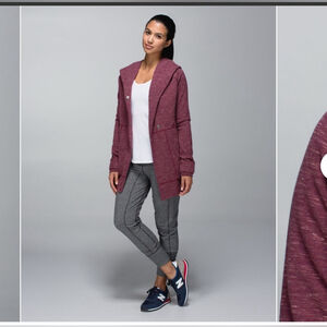 Lululemon Find Your Centre Wrap
Heathered Marled Rust Berry